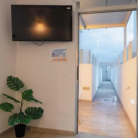 Modern With Wifi And Ac Apartment