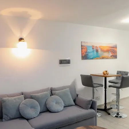 Apartment Modern With Wifi And Ac *