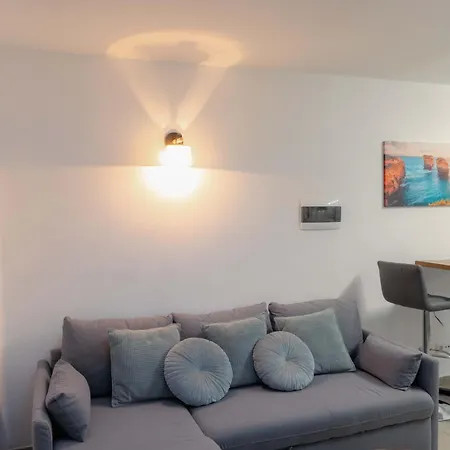 Apartment Modern With Wifi And Ac
