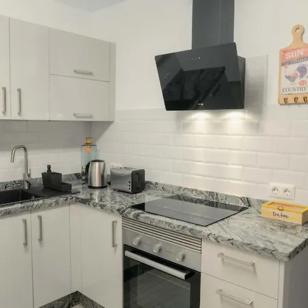 Modern With Wifi And Ac Tías