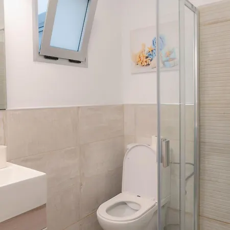 Apartment Modern With Wifi And Ac *